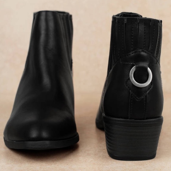 Ring Leader Black Vegan Leather Chelsea Boots - Picture 4 of 4
